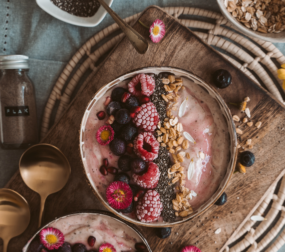 image of fruit bowl with yoghurt and granola